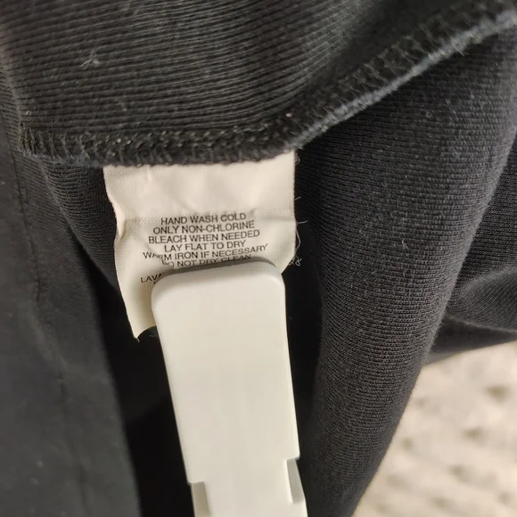 Jones New York Black Tank with Red and Gold Embroidery With Sequins Size M - Picture 5 of 7